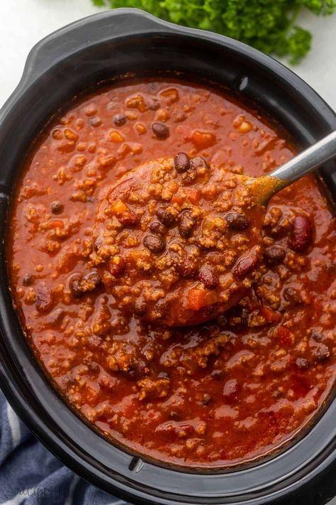 This Crockpot Chili Recipe has ground beef, vegetables and beans in a flavorful sauce -- the low and slow process makes it incredibly delicious! Perfect for busy weeknights -- just load it with your favorite toppings! #crockpot #slowcooker #groundbeef #recipe #dinner | dinner recipes | easy dinner ideas | crockpot meals | slow cooker dinners | slow cooker chili | ground beef recipes | fall dinners