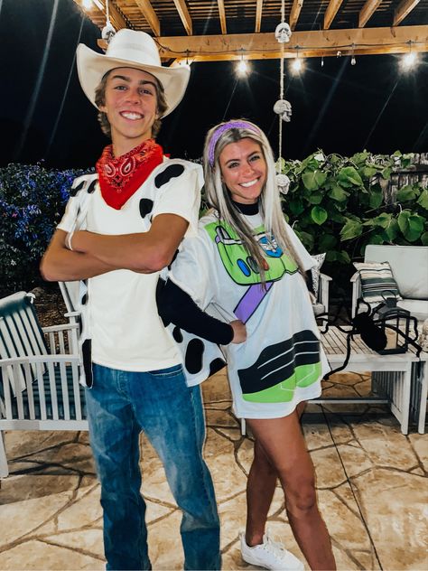 Warm Halloween Costumes For Couples, Cute Dynamic Duo Costumes Couples, Sadies Outfits Couples, Boy And Girl Duo Costumes, Sadies Costume Ideas Couples, Dynamic Duo Couples, Iconic Duos Costume Boy And Girl, Halloween Costumes For 2 Couples, Duo Costume Ideas Boy And Girl