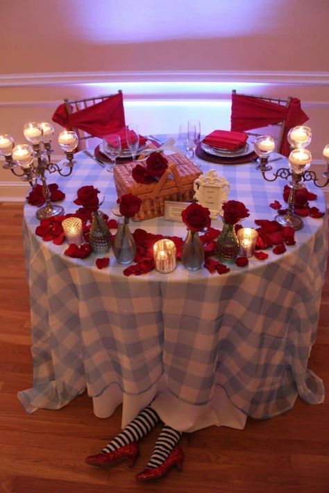 Wizard Of Oz Wedding Ideas, Wizard Of Oz Themed Wedding, Wizard Of Oz Sweet 16, Wizard Of Oz Bridal Shower Ideas, Wizard Of Oz Wedding Theme, Wizard Of Oz Table Decorations, Silver Candle Stand, Wizard Of Oz Wedding, Red Linen Napkins