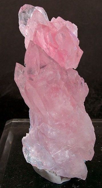 Earth Gift, Fine Minerals, Pretty Rocks, Beltane, Pink Vibes, Minerals And Gemstones, Rocks And Gems, Energy Crystals, Gems And Minerals