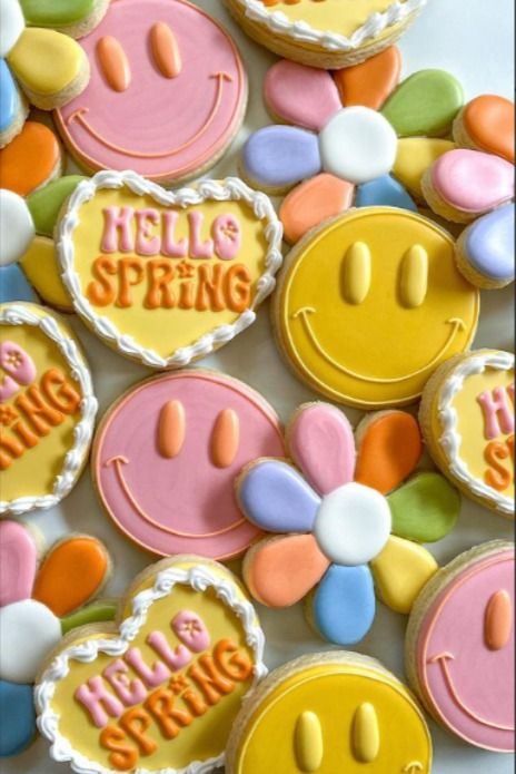 April Cookies Decorated, Fun Cookies Decorated, Spring Cookies Decorated Simple, Spring Sugar Cookies Royal Icing, Spring Decorated Cookies Ideas, Summer Cutout Cookies, Girly Cookies Decorated, Mini Decorated Cookies, Spring Sugar Cookies Decorated