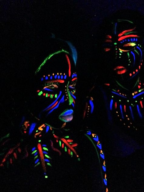 Uv Body Painting, Uv Face Paint, Uv Makeup, Glow Paint, Full Moon Party, Neon Makeup, Neon Painting, Glowing Art, Glow Party