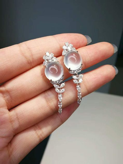 Family Heirloom Jewelry, Jade Jewelry Design, Heirloom Jewelry, Expensive Jewelry Luxury, Chinese Jewelry, Chinese Jade, Art Jewelry Contemporary, Jeweled Earrings, Heirlooms Jewelry