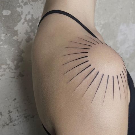 SHOULDER SUN | Berlin | Instagram Maeve Tattoo, Circular Shoulder Tattoo, Sun Burst Tattoo, Sun Shoulder Tattoo, Element Tattoo, Circular Tattoo, Arm Tattoos Drawing, Shoulder Cap Tattoo, Circle Tattoo