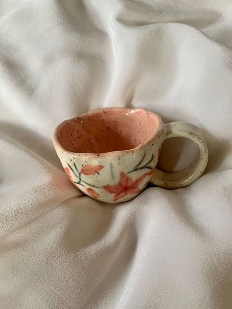 Diy Pottery Painting, Pottery Inspo, Pottery Painting Designs, Pretty Mugs, Pottery Crafts, Diy Pottery, Ceramics Pottery Art, Clay Art Projects, Ceramics Ideas Pottery