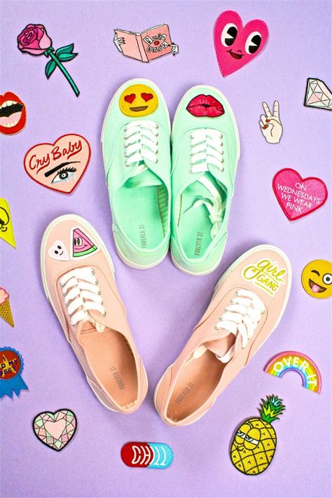 Emoji Craft, Patches Display, Patches And Pins, Diy Patch, Patch Ideas, Fashion Statements, Diy Patches, Visual Display, Diy Shoes