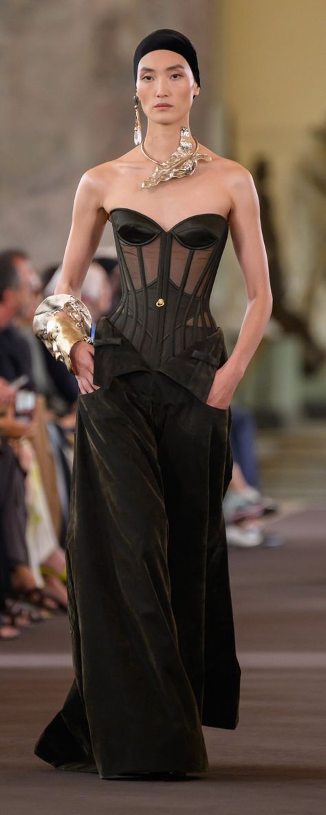 Schiaparelli Dress, 2023 Couture, Runway Fashion Couture, Design Moda, Couture Mode, Fall 2023, Mode Inspiration, Sabrina Carpenter, 2023 2024