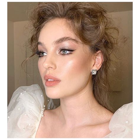 James Molloy Makeup Artist on Instagram: “Sparkling in to 2020 with the stunning @millieroseloggie ✨ #BTS with @jayden_fa Hair - @lukepluckrose Stylist - @ellisransonx Nails -…” Makeup For Banquet, Pretty Elegant Makeup, Eye Looks For Wedding Guest, Enchanted Theme Makeup, Makeup For Romantic Face, Rustic Eyeshadow Look, Doll Wedding Makeup, Wedding Guest Makeup For Brown Eyes, Enchanted Wedding Makeup