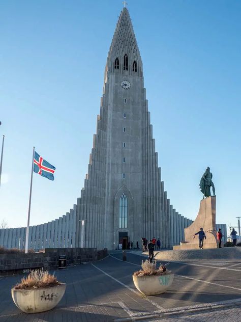 Hallgrimskirkja Church, Art Viking, Iceland Vacation, Hot Dog Stand, Cool Things To Do, Iceland Reykjavik, Reykjavik Iceland, Viking History, Innsbruck