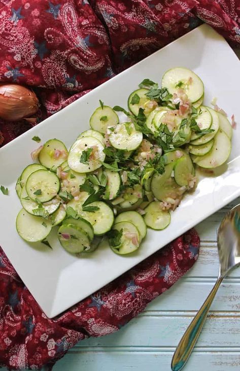 Easy Dinner Recipes With Chicken, Recipes Cucumber, Cucumber Onion Salad, Easy Dinner Recipes For Family, Cucumber Bites, Onion Salad, Refreshing Salad, Awesome Recipes, Amazing Appetizers