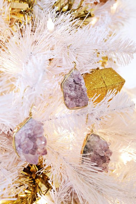 Love 101, Diy Geode, Homemade Gift Ideas, Gift Ideas For Everyone, A White Christmas, Diy Gift Ideas, A Beautiful Mess, Easy Diy Gifts, Easy Christmas Crafts