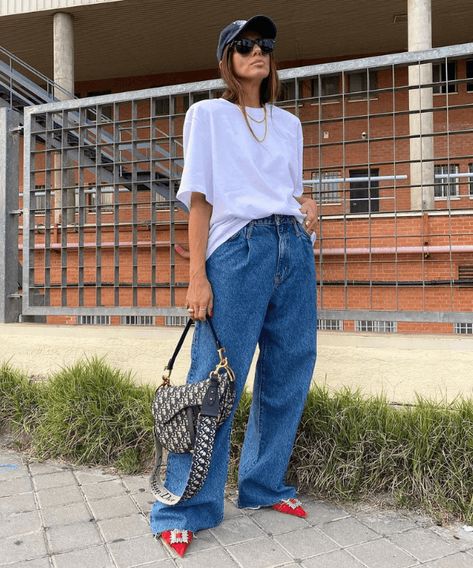 8 maneiras estilosas de deixar o look com camiseta branca super cool » STEAL THE LOOK Laura Eguizabal, Mum Style, Looks Jeans, Street Style Inspiration, Looks Style, Street Style Outfit, Work Outfits, Spring Summer Outfits, Super Cool