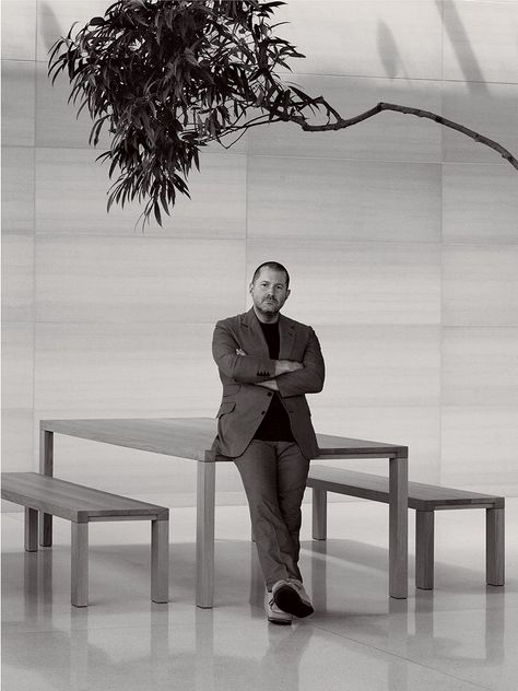 How Apple’s under-the-radar design genius, Jonathan Ive, has found the way to our hearts. Tech Icons, Radar Design, Jony Ive, Steve Jobs Apple, David Sims, Apple Computer, Apple Design, Inspiring People, Silicon Valley