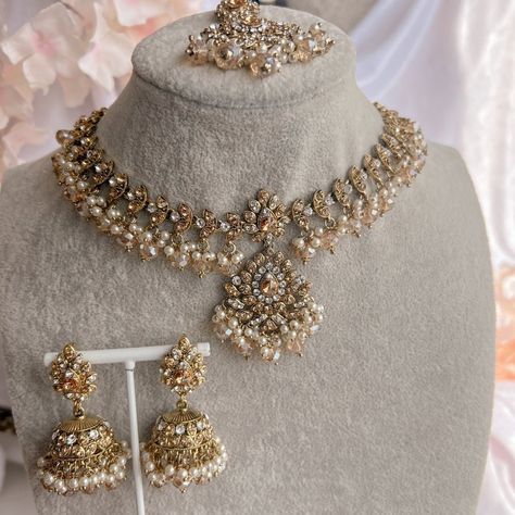 Flexible Antique gold plated necklace decorated with  golden crystals and of pearl beads. Set includes: Choker, Earrings (2 inch length) and tikka. Necklace Adjustable to fit any size. Ready to ship! Pakistani Wedding Jewelry Sets Gold, Golden Choker Necklace Indian, Gold Jewelry Sets Bridal, Golden Jewelry Indian, Golden Necklace Indian, Indian Jewelry Sets Simple, Gold Design Jewellery Necklaces, Jwellery Design Indian Jewelry Necklace, Desi Necklace