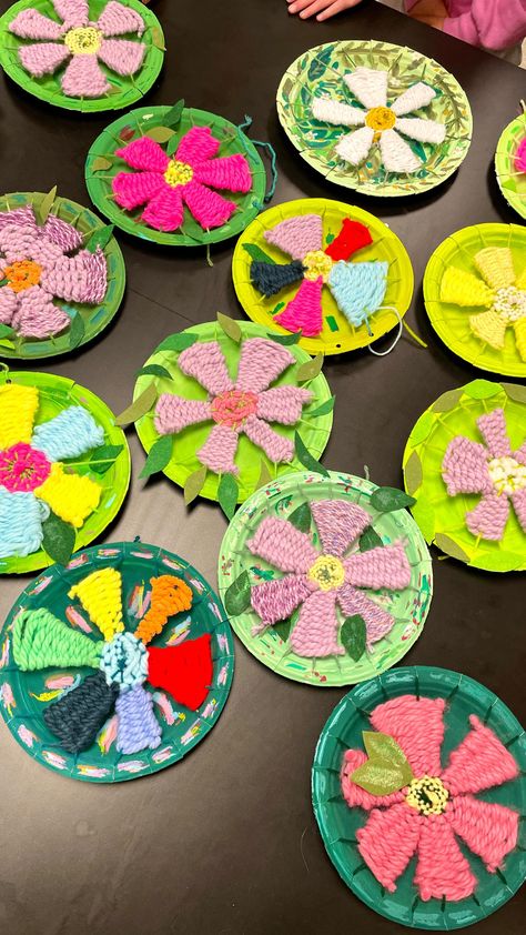 Instagram Folk Art Elementary Lessons, Paper Plate Flower Weaving, Birthday Party Art Projects, Fun Friday Art Activities, Weaving Art Projects For Kids, Weaving Elementary Art, Fiber Arts For Kids, Art Club Ideas Elementary, Recycled Art For Kids