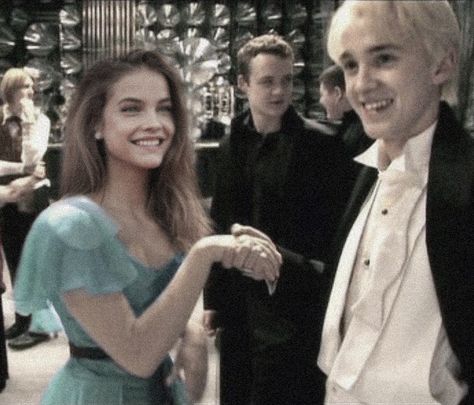 Draco Malfoy Girlfriend Aesthetic, Draco Malfoy Edit Photo, Draco Girlfriend, Draco Malfoy Girlfriend, Hogwarts Dr, Draco Malfoy Aesthetic, Wattpad Book, Queen Of, Wattpad Book Covers