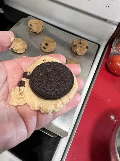 Cookie Dough Oreo, Nestle Chocolate Chip Cookies, Pillsbury Cookies, Pillsbury Sugar Cookies, Stuffed Chocolate Chip Cookies, Tollhouse Chocolate Chip Cookies, Oreo Stuffed Chocolate Chip Cookies, Oreo Cookie Recipes, Tollhouse Cookies