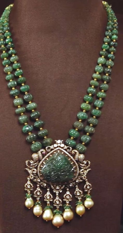 Emerald Haram, Royal Necklace, Beaded Wedding Jewelry, Pumpkin Beads, Beaded Fashion, Neck Pieces Jewelry, Stone Bead Jewelry, Diamond Pendants Designs, Antique Gold Jewelry Indian