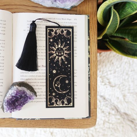 Black And Gold Bookmark, Black Bookmark Ideas, Moon Bookmark, Aesthetic Bookmark, Celestial Aesthetic, Arte Yoga, Moon Gold, Bookmarks For Books, Crystal Shelves