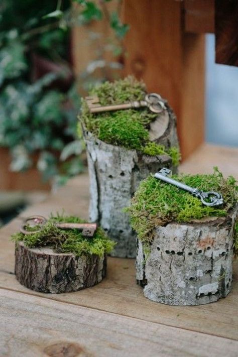 Woodland Wedding Centerpieces, Fairytale Wedding Decorations, Moss Wedding, Secret Garden Parties, Fairytale Decor, Forest Birthday, Rustic Wedding Decorations, Moss Decor, Tree Stumps