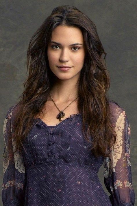 Odette Annable - 1985, USA | You Again, The Double, The Unborn, Cloverfield, Supergirl, Walker, Tell Me a Story, The Truth About Lies, Pure Genius, The Astronaut Wives Club, House MD, Walker ... #OdetteAnnable Astronaut Wives Club, The Astronaut Wives Club, Odette Annable, Tell Me A Story, The Astronaut, House Md, Celebrity Look Alike, Supergirl, Club House