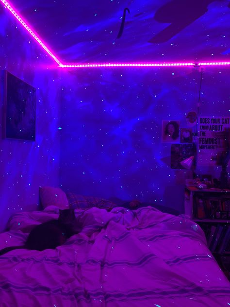 Room Decor Bedroom Lights, Galaxy Lights Bedroom Aesthetic, Future Bedroom Ideas, Neon Bedroom, Fantasy Bedroom, Led Lighting Bedroom, Teen Girl Room Decor, Neon Room, Teenage Room