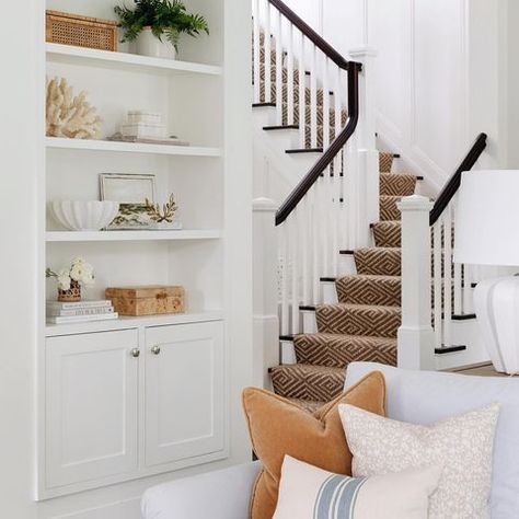 Bria Hammel Interiors (@briahammelinteriors) • Instagram photos and videos Bria Hammel Interiors, Greenwich House, Nantucket Style Homes, Bria Hammel, La House, Bookcase Decor, Floral Pillow, Shop Interiors, Colonial House