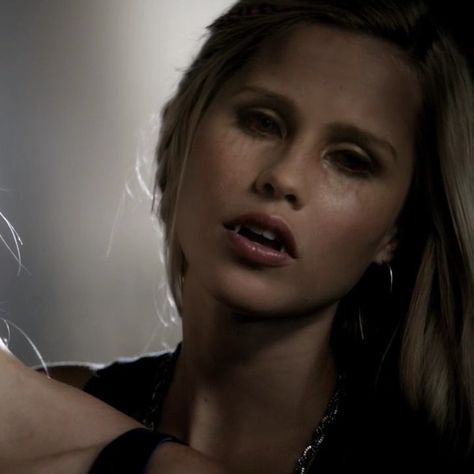 Rebekah Mikaelson Vampire Face, Claire Holt Icons, Rebekah Mikaelson Quotes, Claire Holt And Phoebe Tonkin, Rebekah Mikaelson Outfits, Phoebe Tonkin Claire Holt, Rebekah Mikaelson Aesthetic, Rebekah Mikaelson Icons, The Originals Rebekah