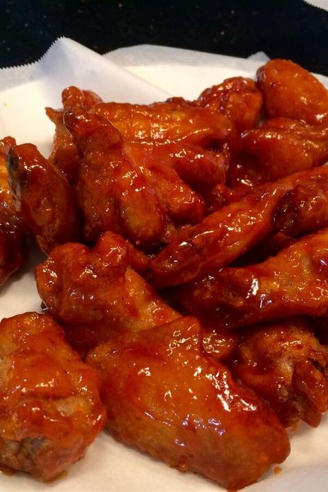 Buffalo Chicken Wings, Wings Recipe, Cookout Food, Hot Wings, Munnar, Picnic Food, Chicken Wing Recipes, Savory Recipes, Wing Recipes