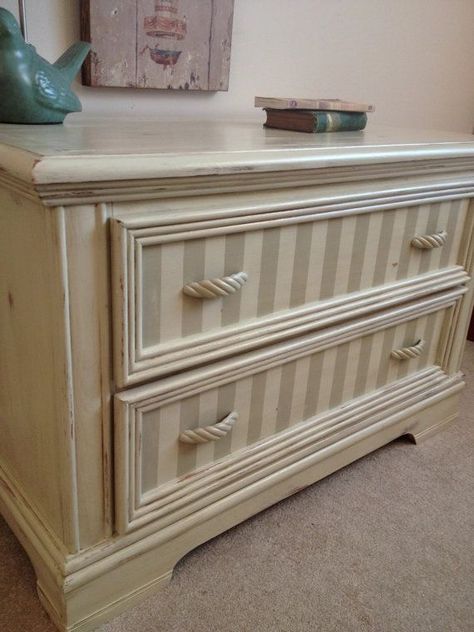 Furniture Paint Ideas, Cream Dresser, Cream Furniture, Hall Tables, Muebles Shabby Chic, Deco Marine, French Country Shabby Chic, Dresser Chest, Furniture Rehab