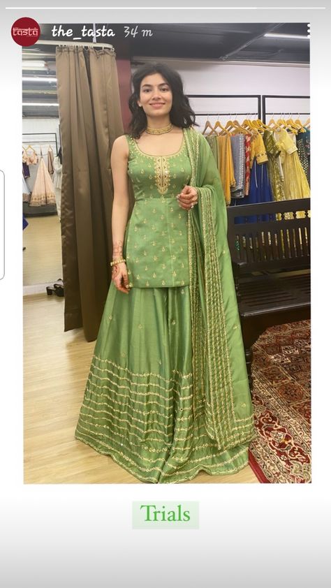 Haldi Theme Dress, Haldi Theme Dress For Family, Dress Petan, Haldi Dress For Bride Sister, Orange Gharara, Haldi Outfits For Sister, Lahenga Ideas, Haldi Theme, Shadi Decor