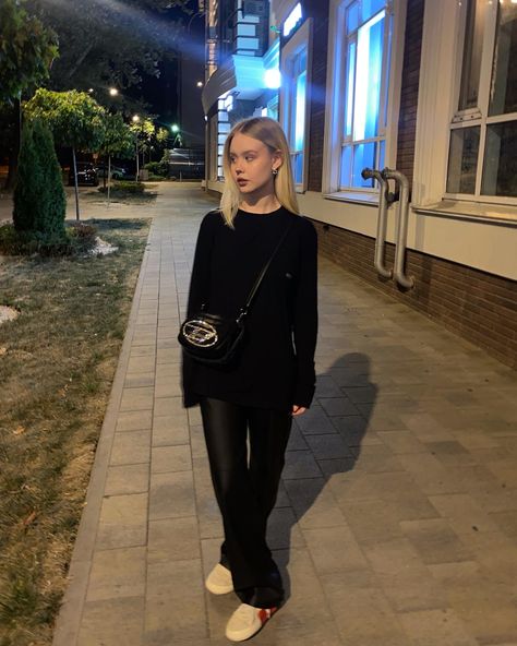 Diesel bag, black outfit, evening vibe, off-white, blonde girl Diesel Bag, White Blonde, Blonde Girl, Black Outfit, Ootd, Blonde, Off White, My Style, Instagram Photos