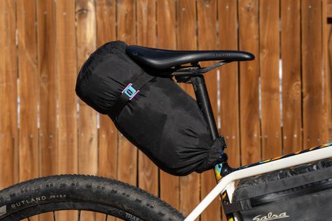 Bike Hacks Diy, Bike Accessories Diy, Bike Hacks, Bikepacking Bags, Bike Packing, Bike Bags, Biking Diy, Handlebar Bag, Rear End