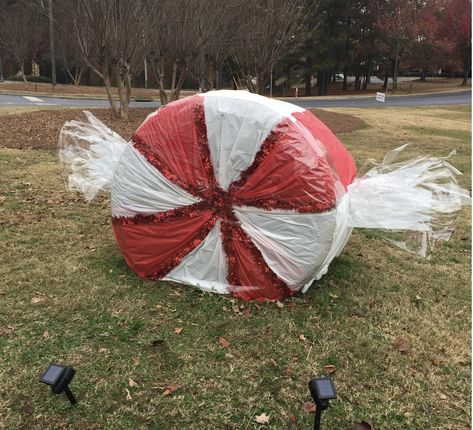 Round Hay Bale Decorating Ideas Christmas, Hay Bale Decorating Ideas Christmas, Hay Bale Christmas Ideas, Round Bale Decorating Ideas, Christmas Hay Bale Ideas, Christmas Hay Bale Decor, Round Hay Bale Decorating Ideas, Christmas Hay Bale, Hay Bale Christmas