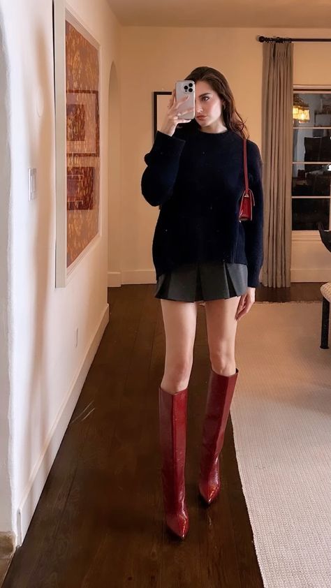 Red Boots Outfit, Scandi Fashion, Stylish Work Attire, Miniskirt Outfits, Fashionista Clothes, Red Boots, Girly Outfits, Looks Vintage, Boots Outfit