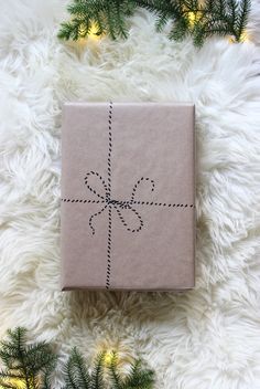 5 Kraft paper gift wrap ideas | Growing Spaces Christmas Wrapping Craft Paper, Christmas Brown Paper Wrapping Ideas, Wraping The Gifts Simple, Brown Paper Wrapping Christmas, Brown Paper Wrapping Ideas, Wrapping Paper Ideas Christmas, Christmas Present Diy, Christmas Gift Wrapping Diy, Christmas Wrapping Diy