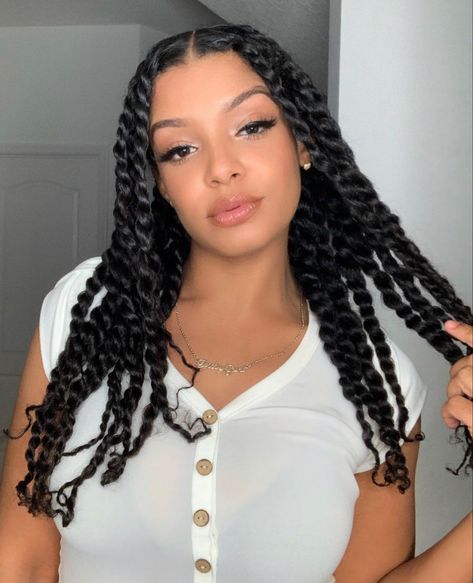 Hairstyle Inspo Braids, Yarn Twist Hairstyles, Passion Twist Styles, Loc Twist, Hair Glamour, Curly Afro Hair, Cool Math, Passion Twists, Yarn Twist