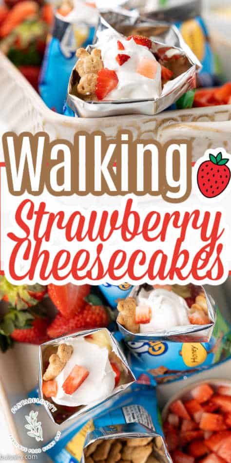 These are perfect walking desserts for a party or for a fun snack after school! Teddy Grahams, Cool Whip, strawberries, yum!! Walking Strawberry Cheesecake Dessert, Walking Cheesecake Dessert, Walking Strawberry Shortcake, Teddy Graham Recipes, Teddy Graham Snack Ideas, Walking Dessert In A Bag, Walking Desserts, Desserts For A Party, Snack After School