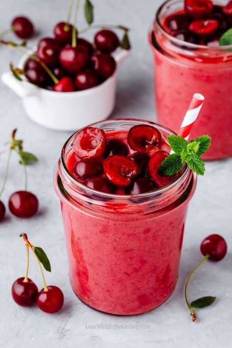 Low Calorie Cherry Yogurt Smoothies Frozen Cherry Smoothie, Tart Cherry Smoothie, Walnut Smoothie, Cherry Smoothie Recipes, Low Calorie Smoothies, Smoothie Recipes With Yogurt, Cherry Smoothie, Refreshing Snacks, Yogurt Smoothies