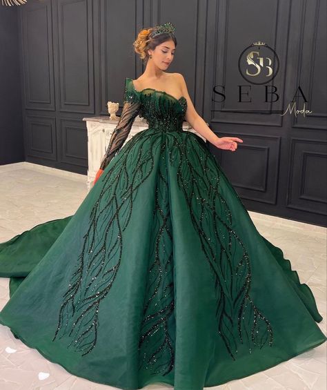 Green Ball Gown Dress, Dark Green Ball Gown, Emerald Green Ball Gown, Green Quince Dress, Debut Gowns, Green Ball Gown, Engagement Gowns, Green Wedding Dresses, Ball Gown Dress