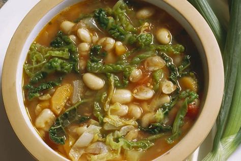 Ribollita (Bean soup with vegetables and bread) Timpano Recipe, Cooking The Best Steak, Kale Vegetable, White Bean Kale Soup, Risotto Milanese, How To Make Risotto, Stanley Tucci, Kale Soup, Vegetarian Cabbage