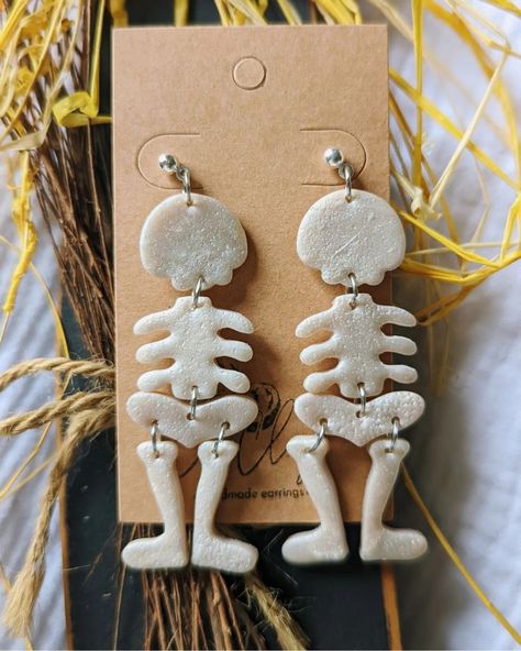 Skeleton Clay, Clay Skeleton, Folder Cover Design, Folder Cover, Skeleton Earrings, Pasta Flexible, Dangly Earrings, Polymer Clay Crafts, Dia De Muertos