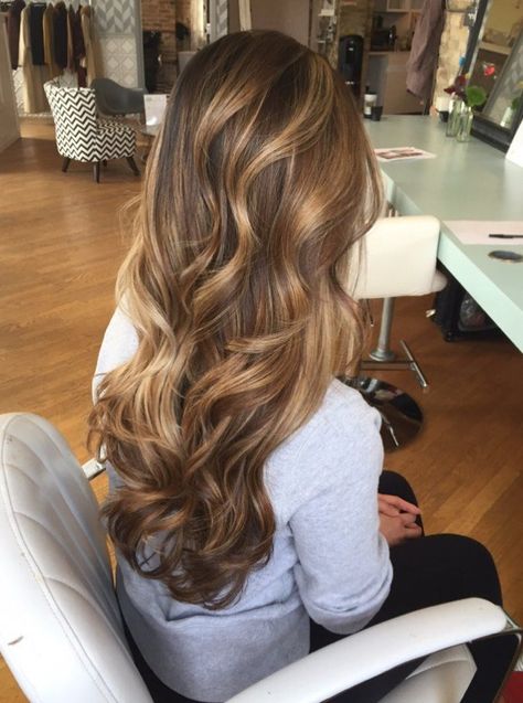 Highlights Ideas, Caramel Highlights, Honey Blonde Hair, Brown Blonde Hair, Haircuts For Long Hair, Hair Color Balayage, Light Brown Hair, Brown Hair Colors, Brunette Hair