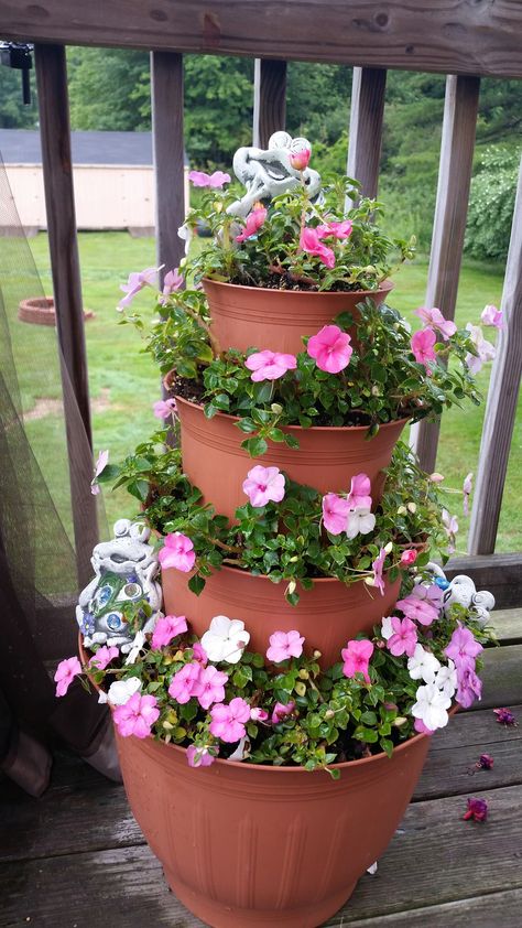 4 Tier Planter 3 Tiered Planter Ideas, 3 Tier Flower Planter Ideas, Tiered Flower Pots, Stacked Terra Cotta Planters, Stacked Flower Pots Diy Tiered Planter, Three Tier Flower Planter, Stacked Flower Pots, Diy Balcony, Balcony Planters