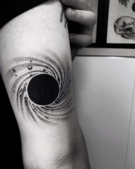 Black Hole Tattoo Design, Black Hole Sun Tattoo, Universe Tattoo Design, Black Circle Tattoo, Black Hole Drawing, Coverup Tattoo Designs, Void Tattoo, Circular Tattoo Designs, Eternity Tattoo