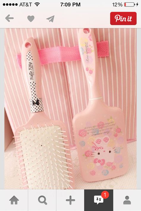 Kawaii Hair Brush, Hello Kitty Hair Brush, Hello Kitty Brush, Pastel Hello Kitty, Pink Nintendo, Hello Kitty Bedroom, Makeup Accesories, Hair Supplies, Pink Hello Kitty