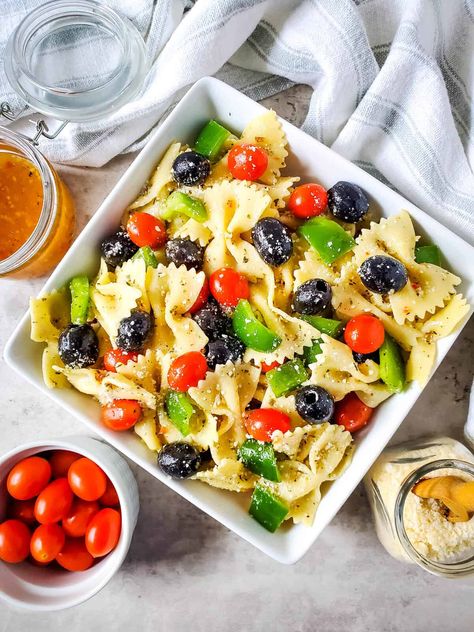 Bow Tie Italian Pasta Salad Italian Pasta Salad, Simple Salad, Pasta Salad Italian, Recipes Lunch, Summer Gathering, Lunch Recipes Healthy, Pasta Salads, Italian Pasta, Easy Salads