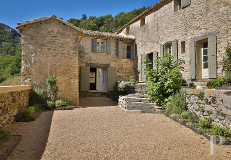 French Cottage Garden, Country Patio, Provence House, Stone Wall Design, French Exterior, Tuscan Design, Cottage Garden Design, Rural House, Exterior Stone