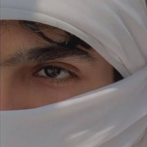 Rich Khaleeji, Arabian Men, Arab Boys, Non Chr Nj, Thick Lips, Hooked Nose, Arab Aesthetic, Handsome Arab Men, Luxurious Lifestyle