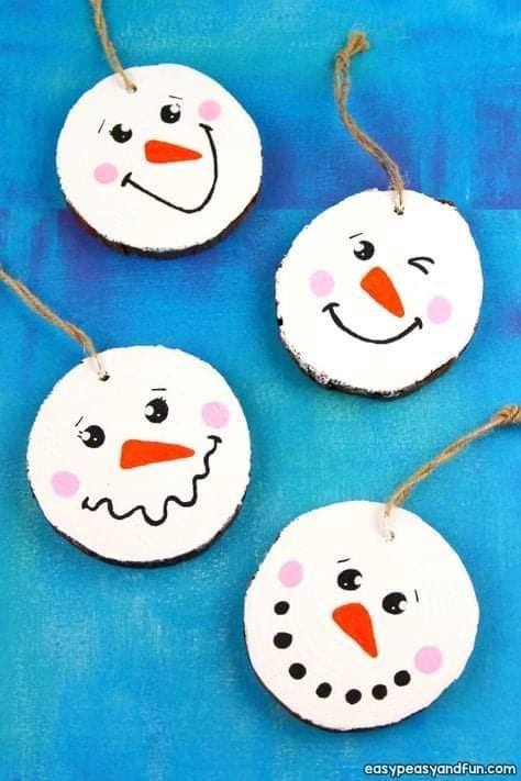 Wood Slice Snowman, Wooden Ornaments Diy, Ornaments Diy Kids, Fun Christmas Crafts, Christmas School, Snowman Ornament, Christmas Wood Crafts, Wood Christmas Ornaments, Kids Ornaments